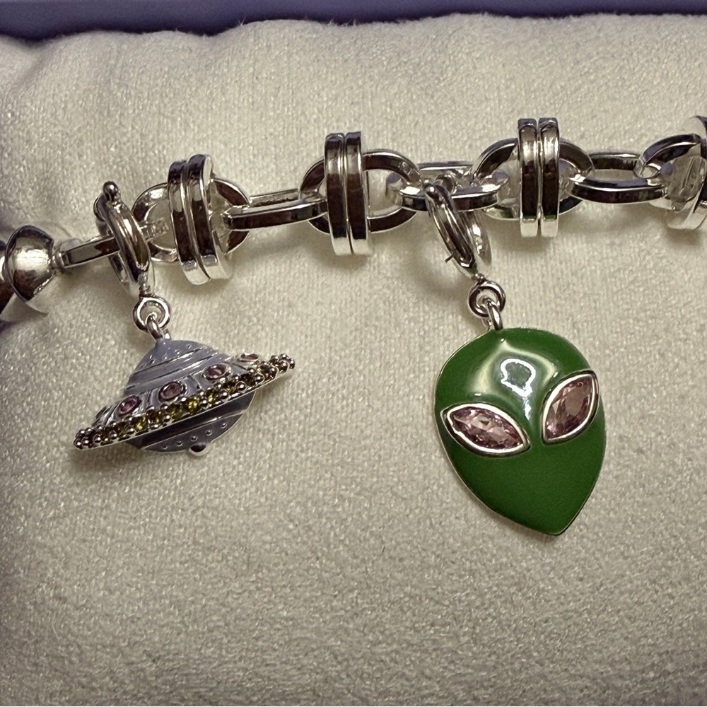 Bomb Party ‘Galactic & Groovy’ Silver Charmelier with Green Alien - Picture 2 of 5